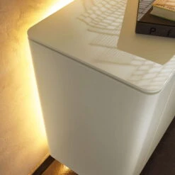 Hülsta Gentis 3R Lowboard - Hochglanz-Lack Breite 281,6 Cm - Mit Metallgestell 12 Hülsta Gentis 3R Lowboard - Hochglanz-Lack Breite 281,6 Cm - Mit Metallgestell -Hülsta beleuchtung detail